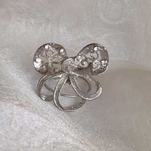 حلقه روسری نگین دار رنگ سفید